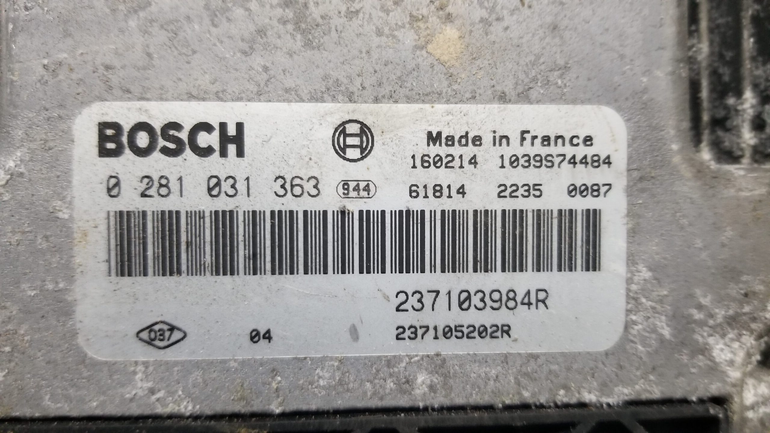 Close-up view of Bosch ECU 237103984R and associated electronic control units.