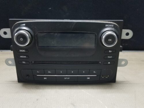 Front view of 2016 Vauxhall Vivaro radio CD player head unit 281157487R