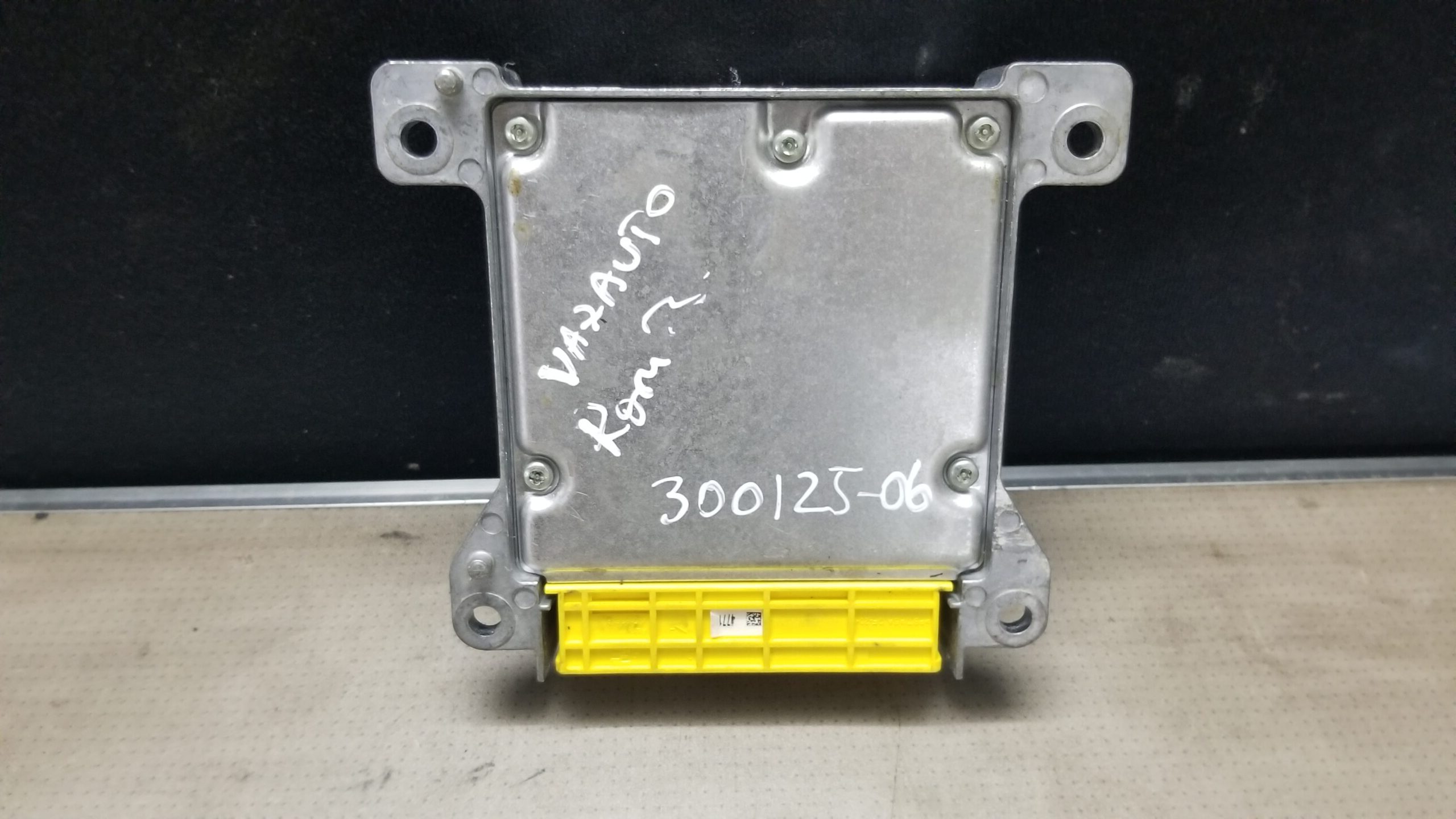 Mercedes E-Class SRS Module A2129011105 (W212 E220 CDI 2015) - Genuine Used - Image 2