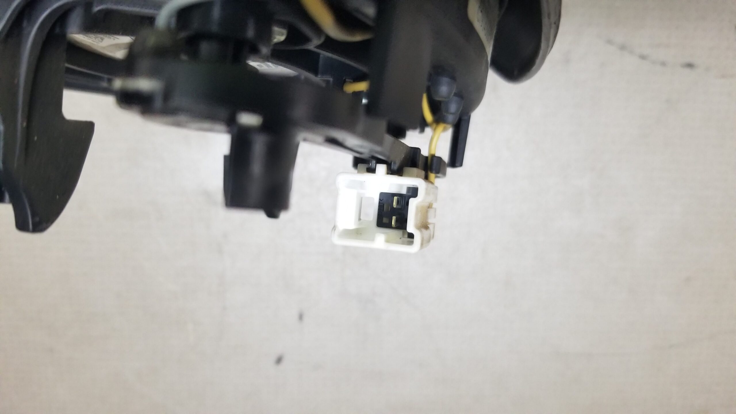 Renault Trafic airbag connectors 985103942R