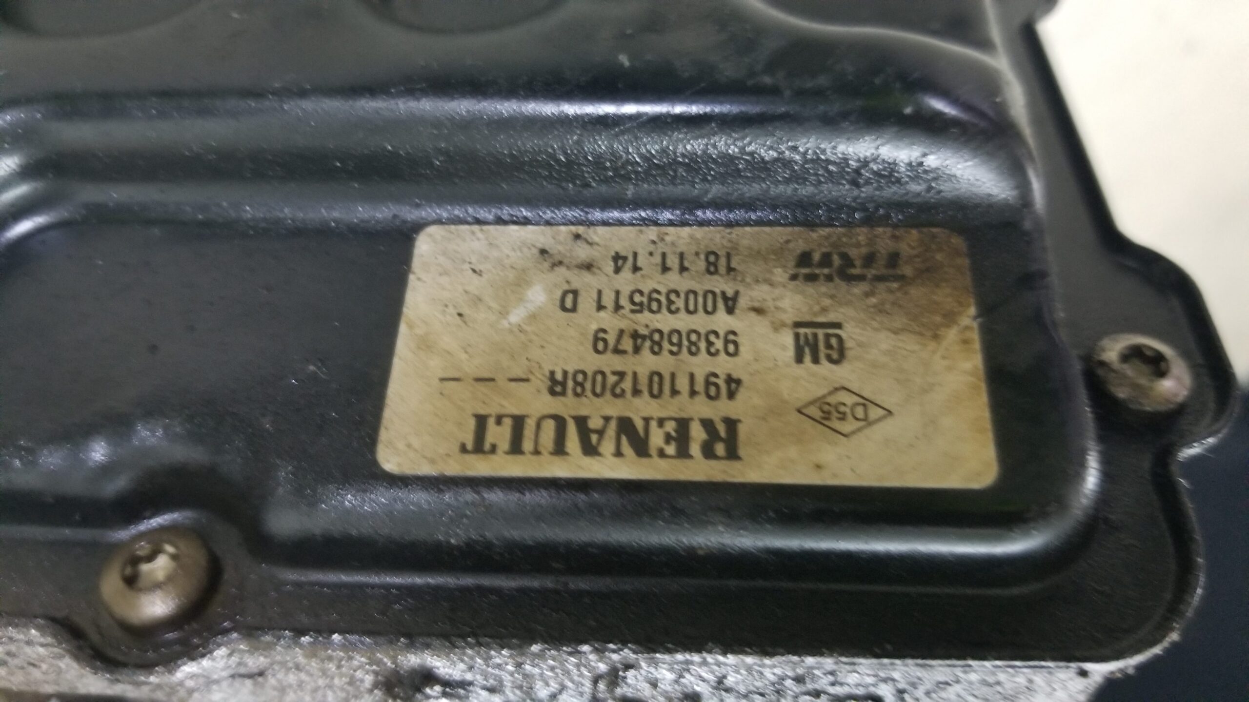 Close-up of 93868479 491101208R power steering pump part numbers
