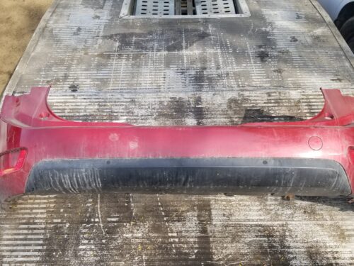 Red rear bumper detached from Citroen C4 Grand Picasso MK2 (2015)