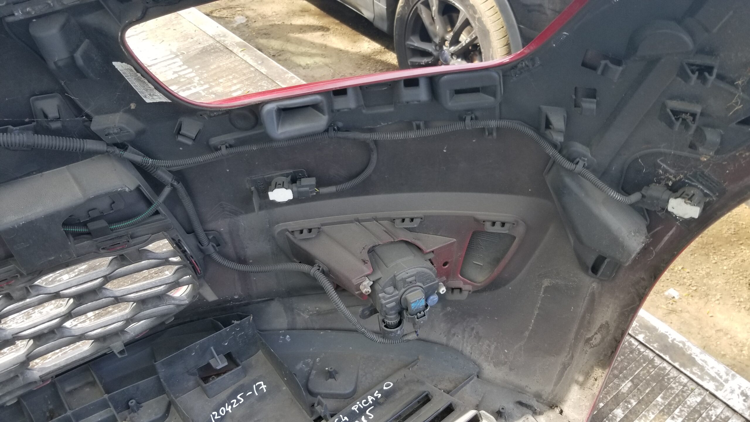 Citroën C4 Picasso Mk2 2014-2016 Front Bumper Less Lights - Red - Image 6