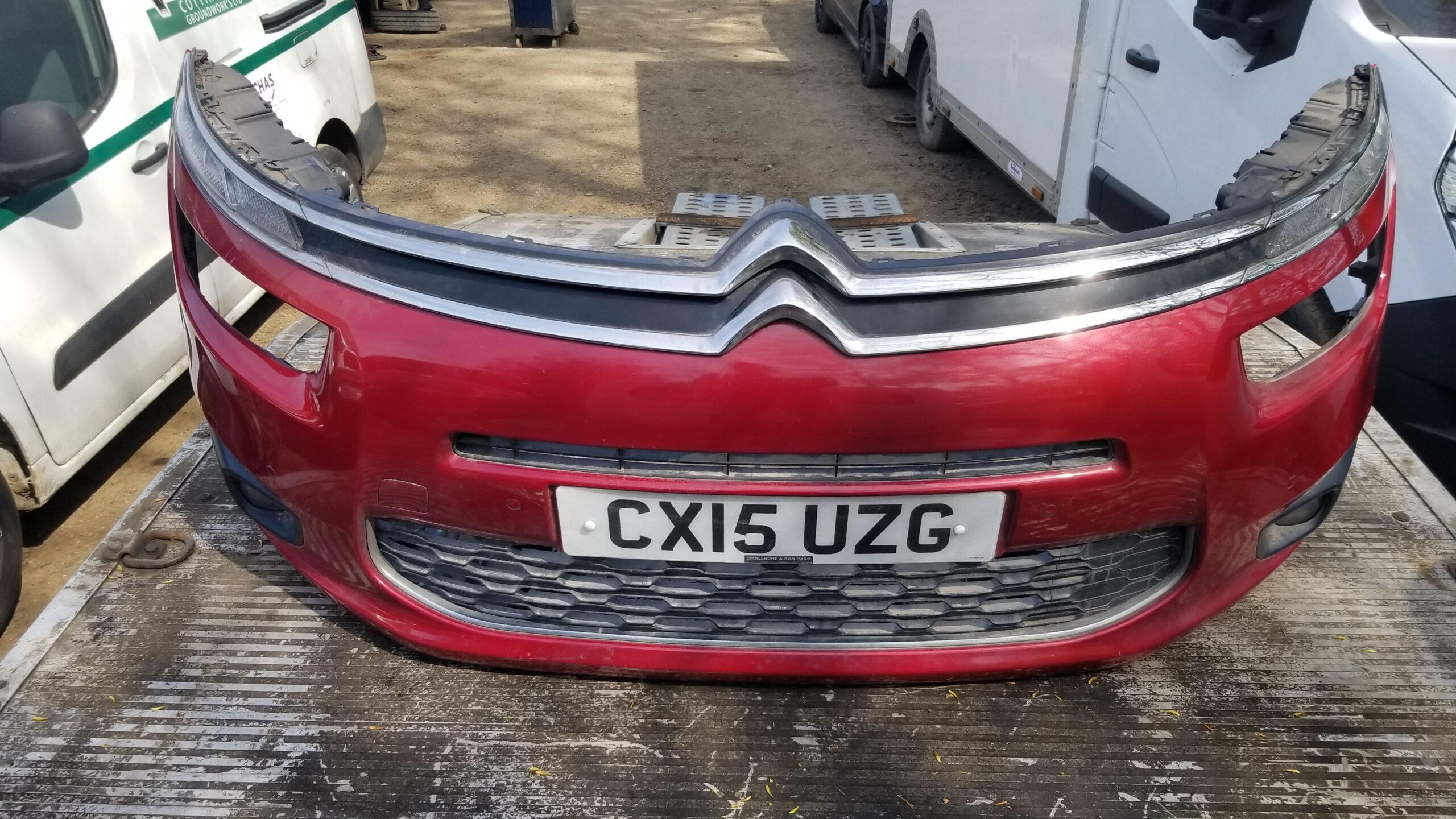 Used red front bumper for Citroën C4 Picasso 2015 – genuine car part with number plate CX15 UZG