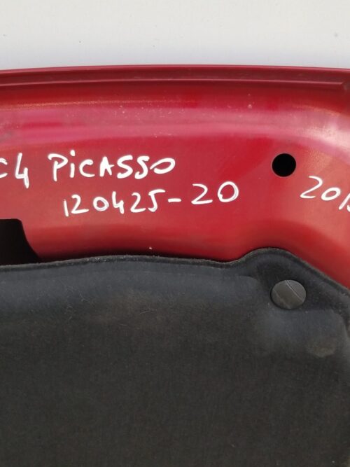 Color-matched red bonnet for Citroën C4 Picasso Mk2