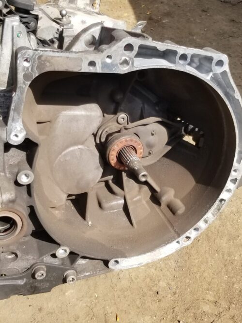 Front view of 2015 Citroën C4 Grand Picasso 6-speed manual gearbox