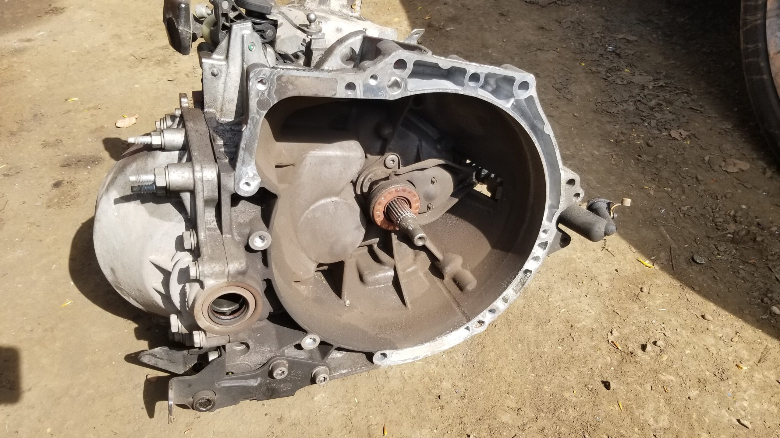 Front view of 2015 Citroën C4 Grand Picasso 6-speed manual gearbox