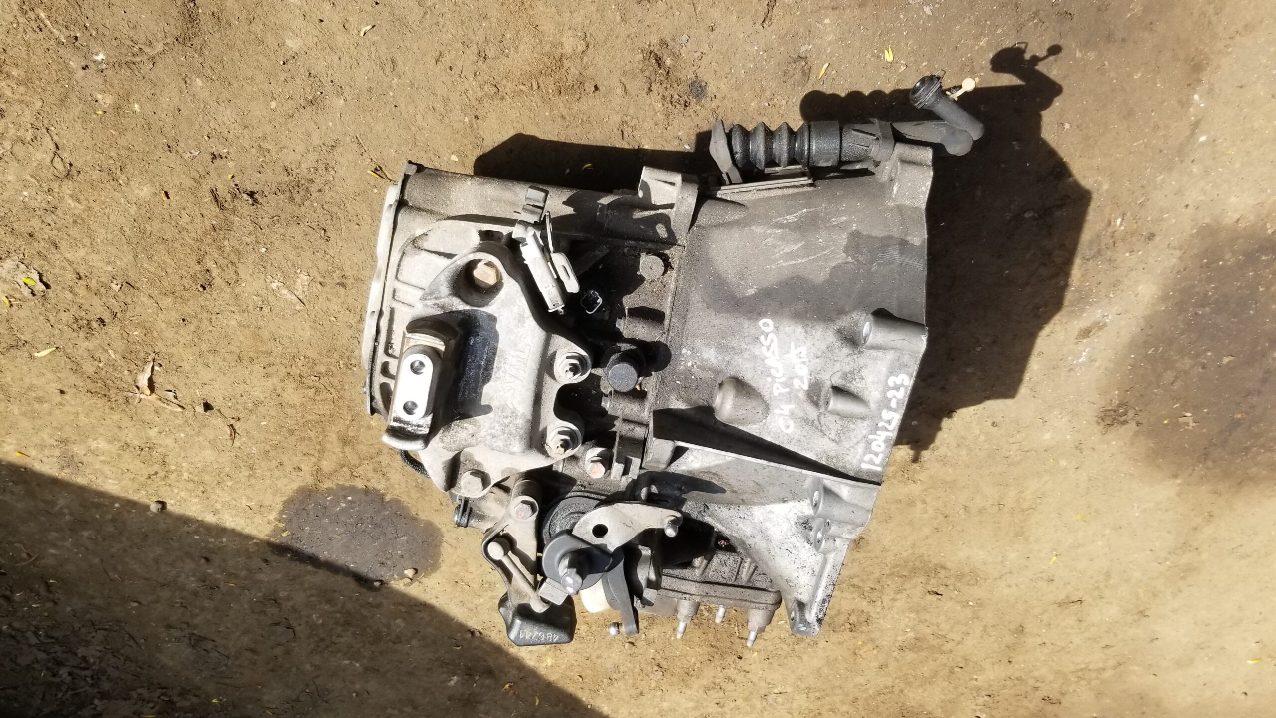 Side profile of Citroën C4 Grand Picasso 1.6L diesel gearbox