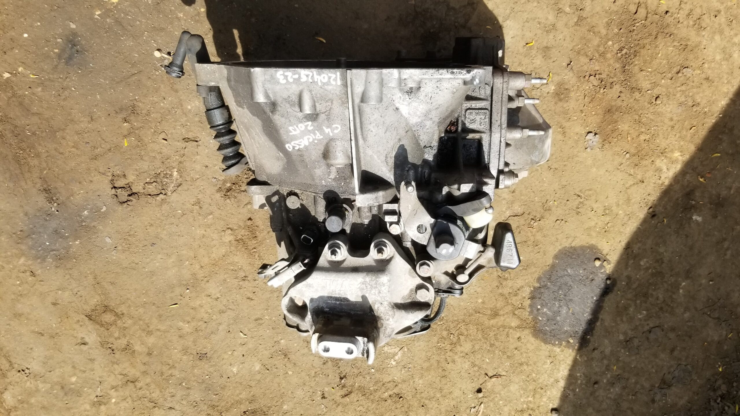 Top view of 6-speed manual transmission for Citroën C4