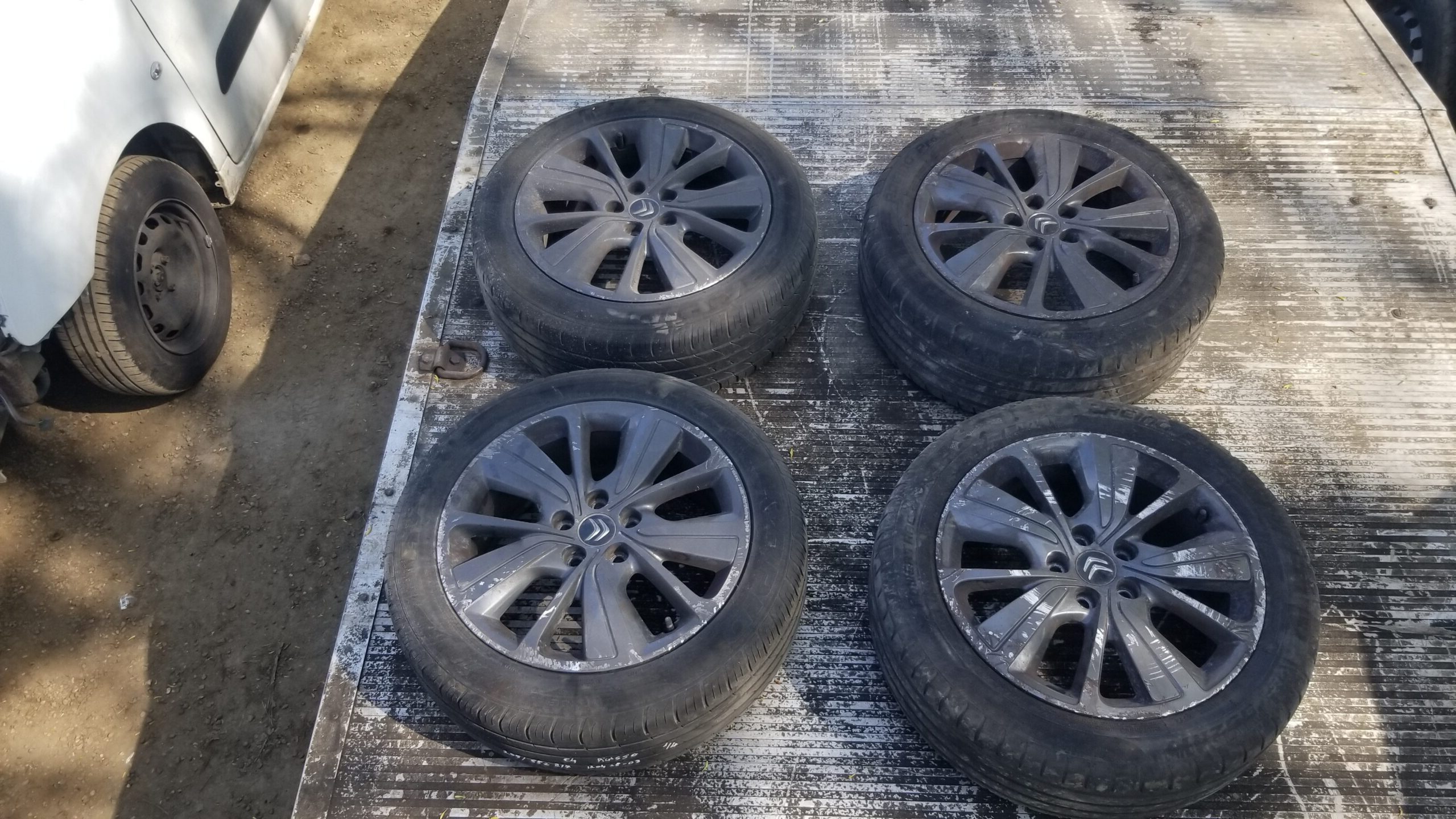 Full set of 17 inch alloy wheels with 205/55 R17 tyres for Citroen C4 Grand Picasso