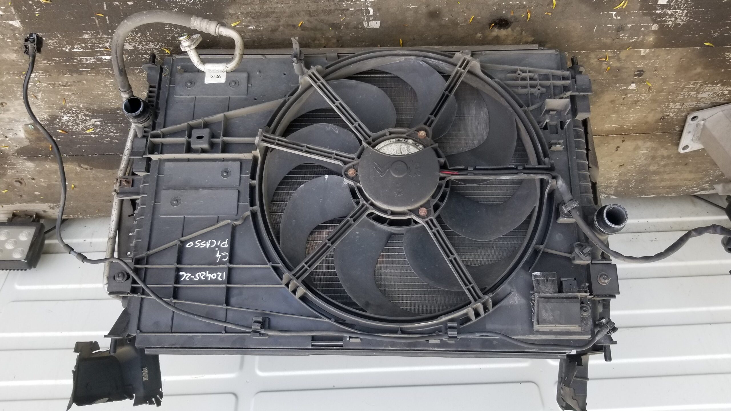 Close-up of radiator and fan unit from Citroën C4 1.6 diesel