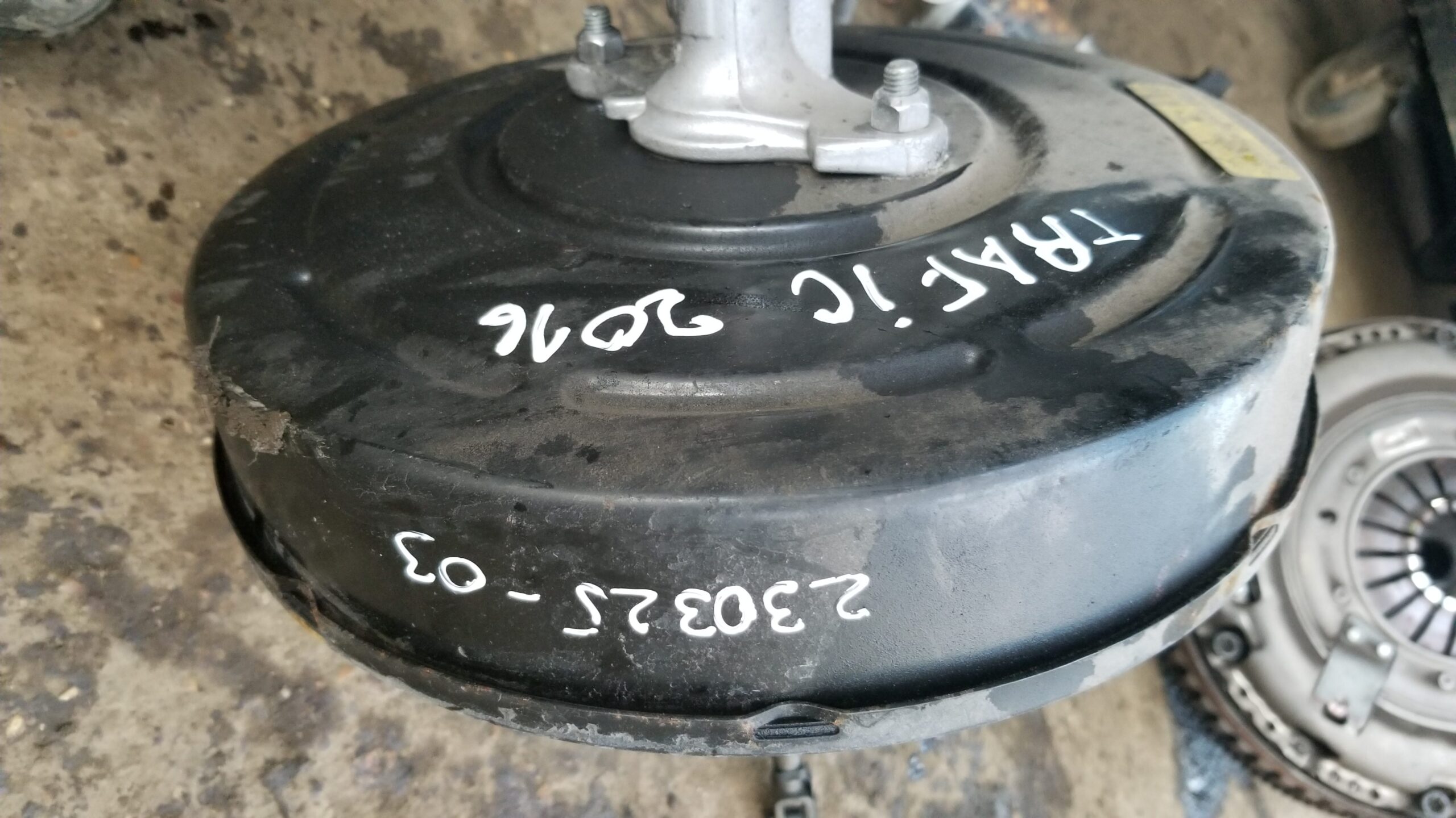 Side profile of used brake servo cylinder for Renault Trafic 1.6 Diesel