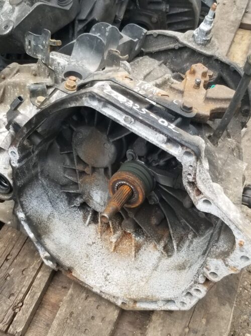 OEM Renault Trafic 1.6 Diesel Gearbox (2014-2019) – 6-Speed Manual Transmission PF6 R9M 304017 Front Angle