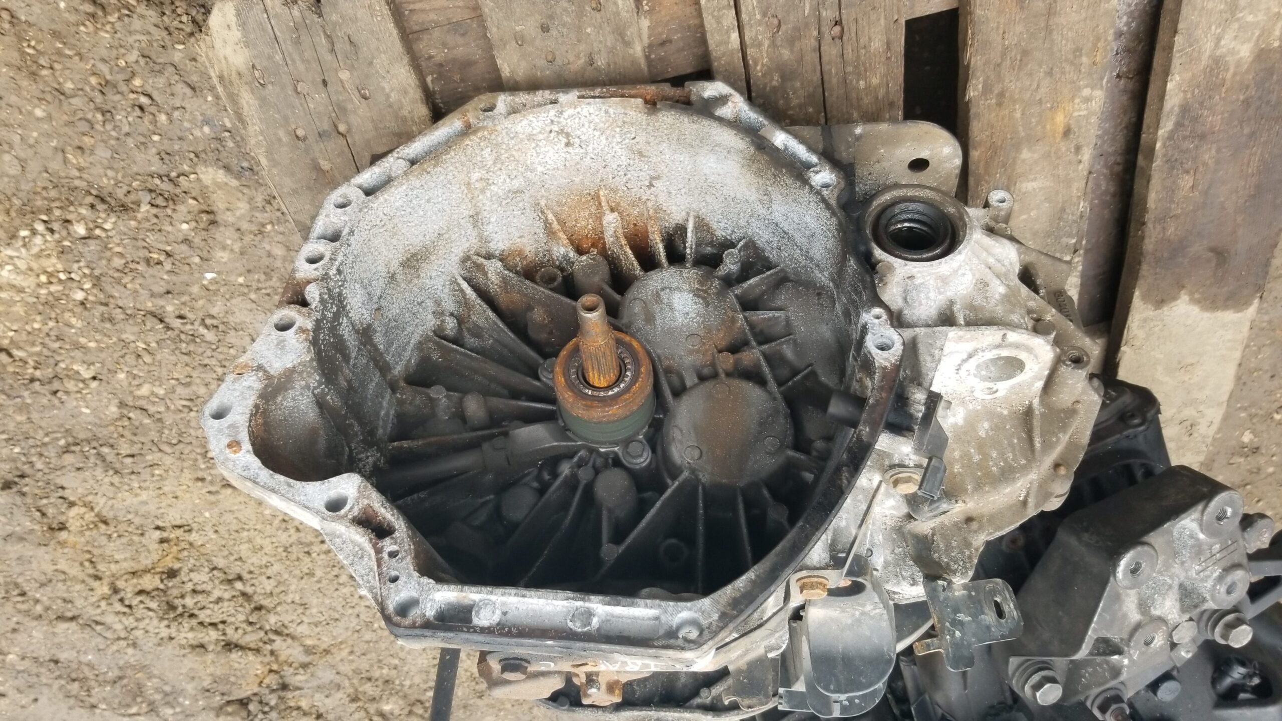 OEM Renault Trafic 1.6L 6-Speed Manual Gearbox (PF6 R9M 304017) – Replacement Transmission for 2014-2019 Models