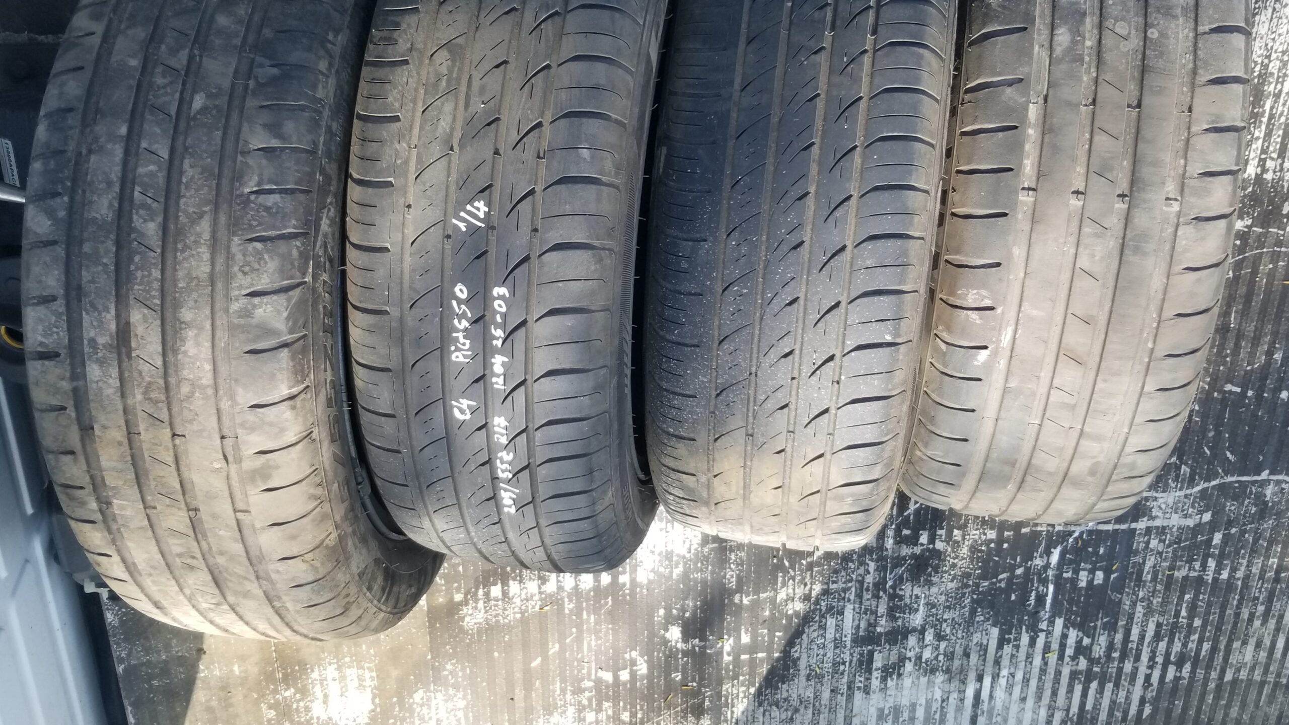 Stacked view of Citroen 17 inch alloy wheels with tyres