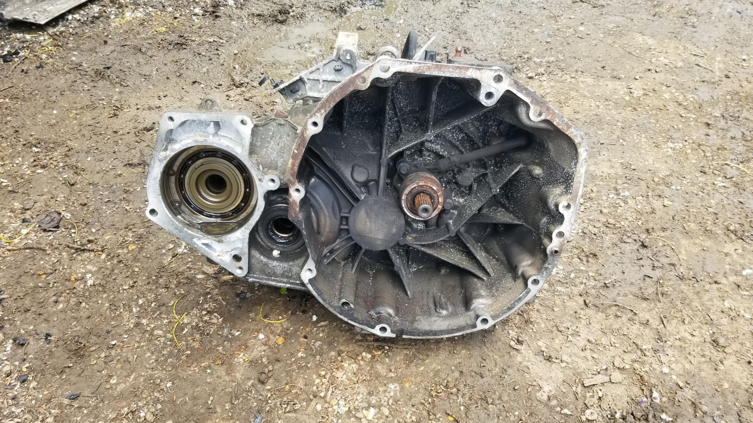 Front view of 2007 Nissan Qashqai J10 2.0 Diesel 6-speed 4x4 gearbox