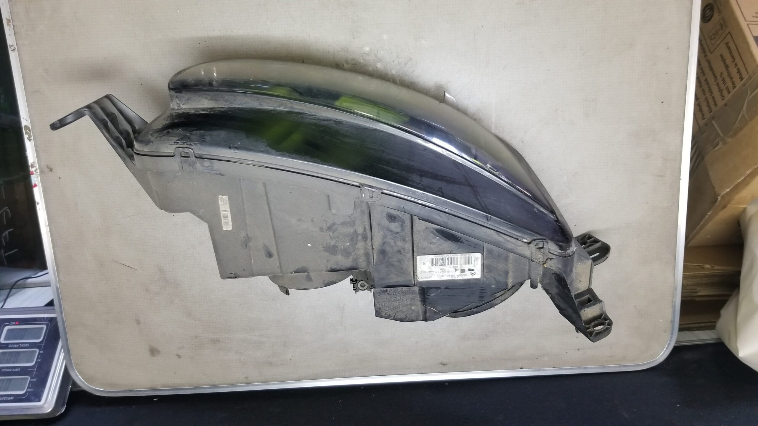 Driver-side headlight for Citroën C4 Picasso MK2 – 2015 model