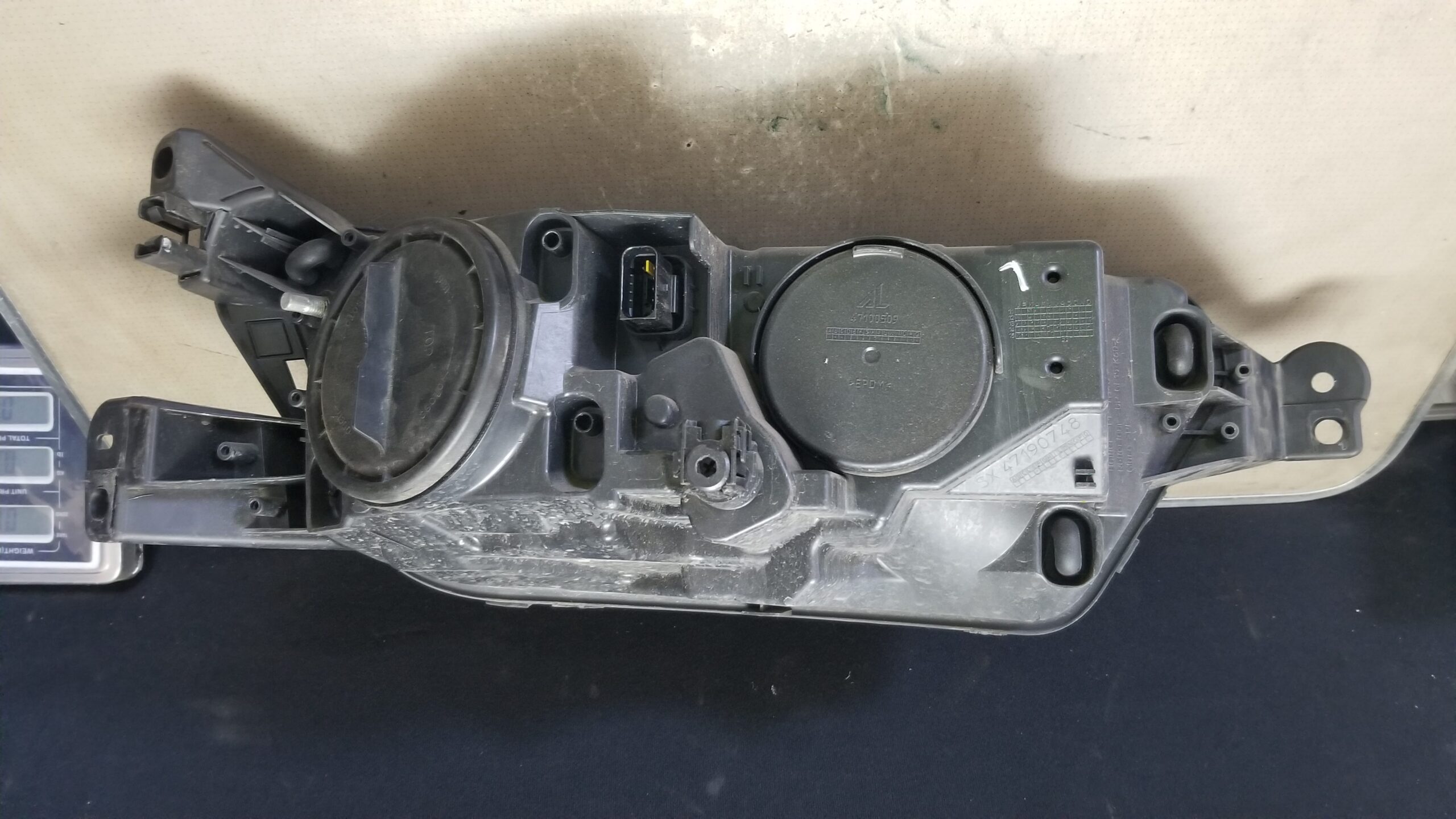 Passenger-side headlight for Citroën C4 Picasso MK2 Spacetourer rear view