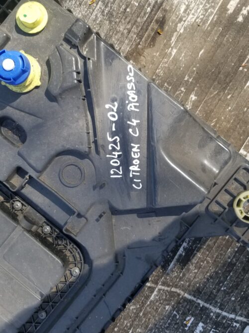 Used AdBlue tank 9818559280 for Citroën C4 Grand Picasso 2015