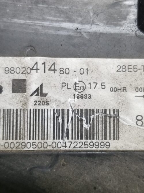 Citroën C4 Grand Picasso 2015 right headlamp close-up