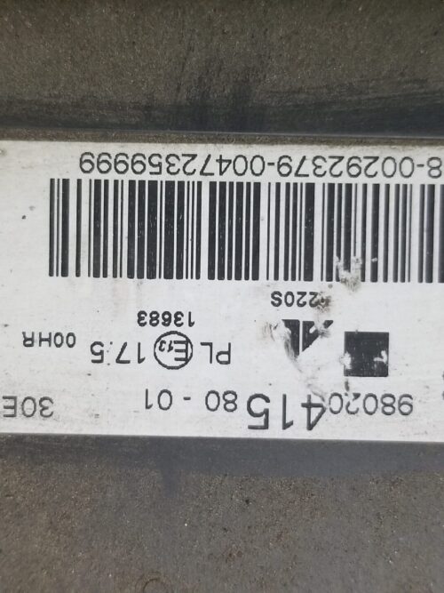 Close-up of Citroën C4 Spacetourer headlight 9802041580