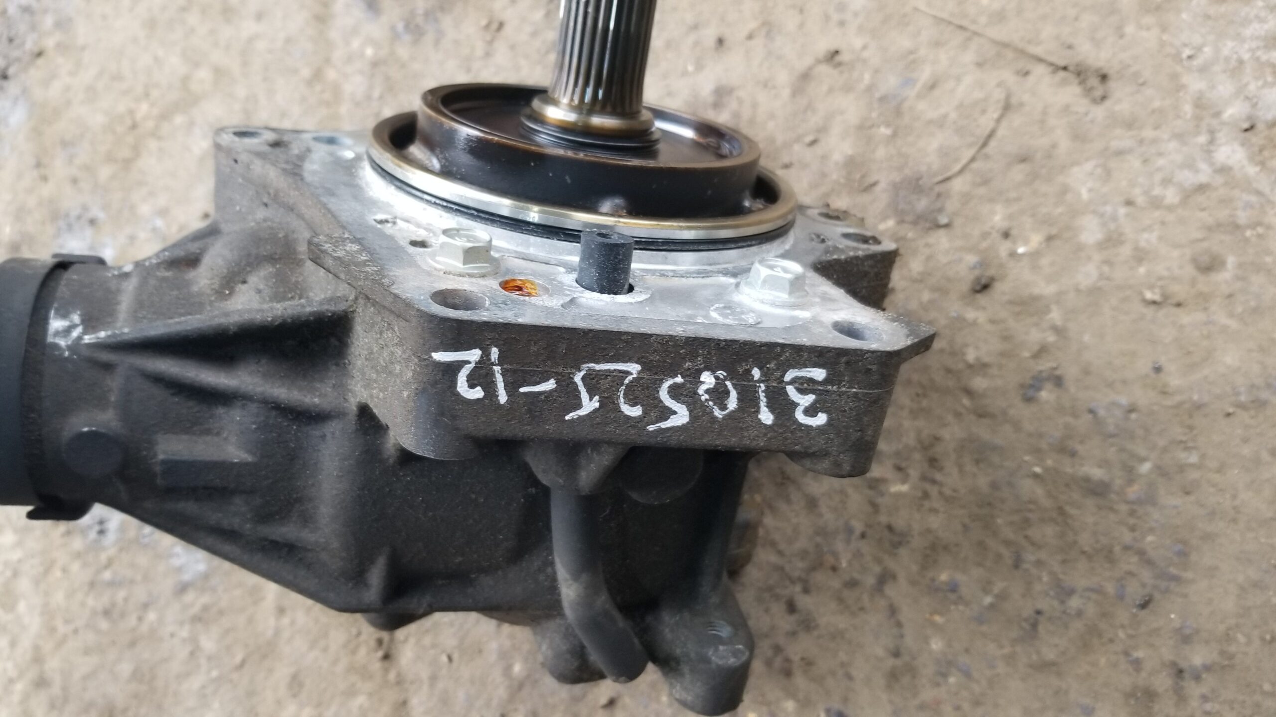 lose-up of Nissan Qashqai Transfer Box connectors