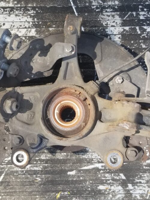 Citroën C4 Grand Picasso MK2 front left wheel hub 9806779580