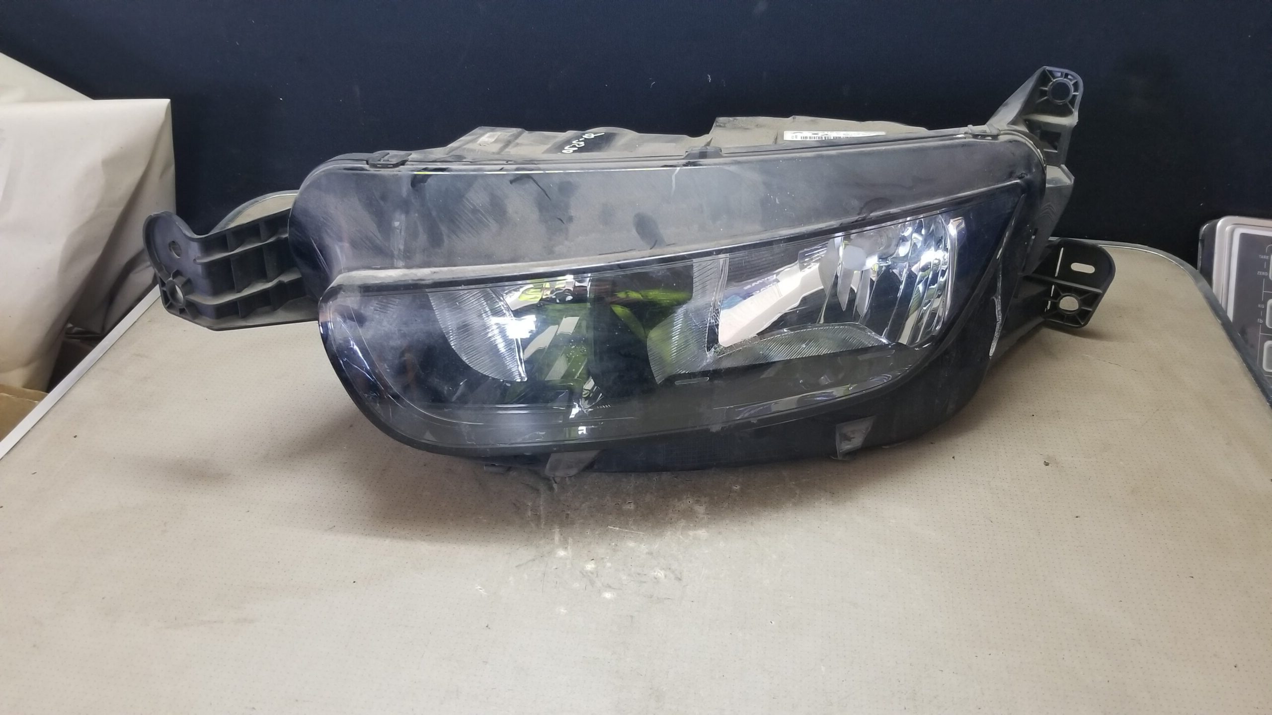 Citroën C4 Spacetourer MK2 left headlight (Part 9802041580) OEM replacement