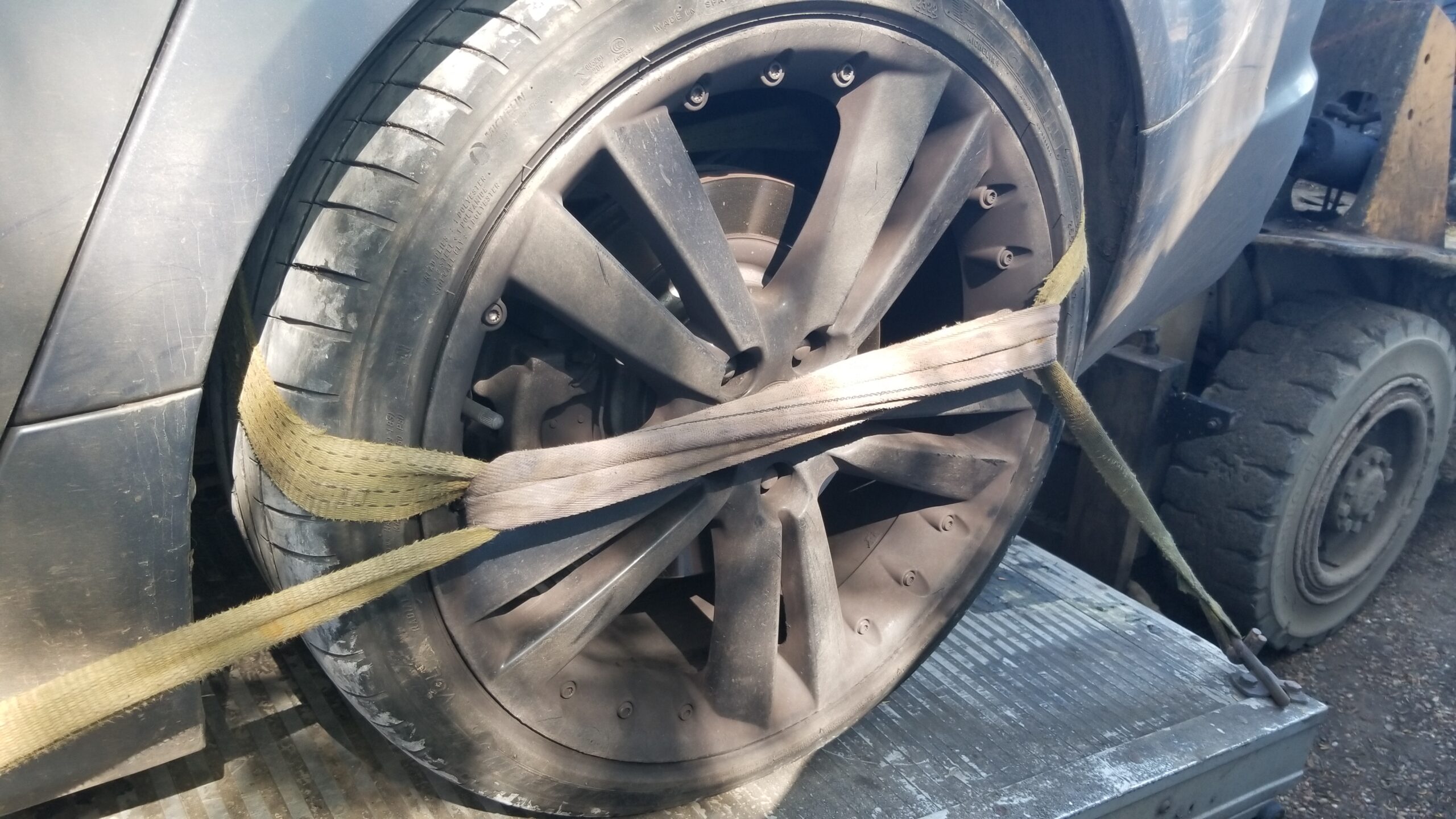 Front view of 20 inch Jaguar XF S alloy wheel and tyre
