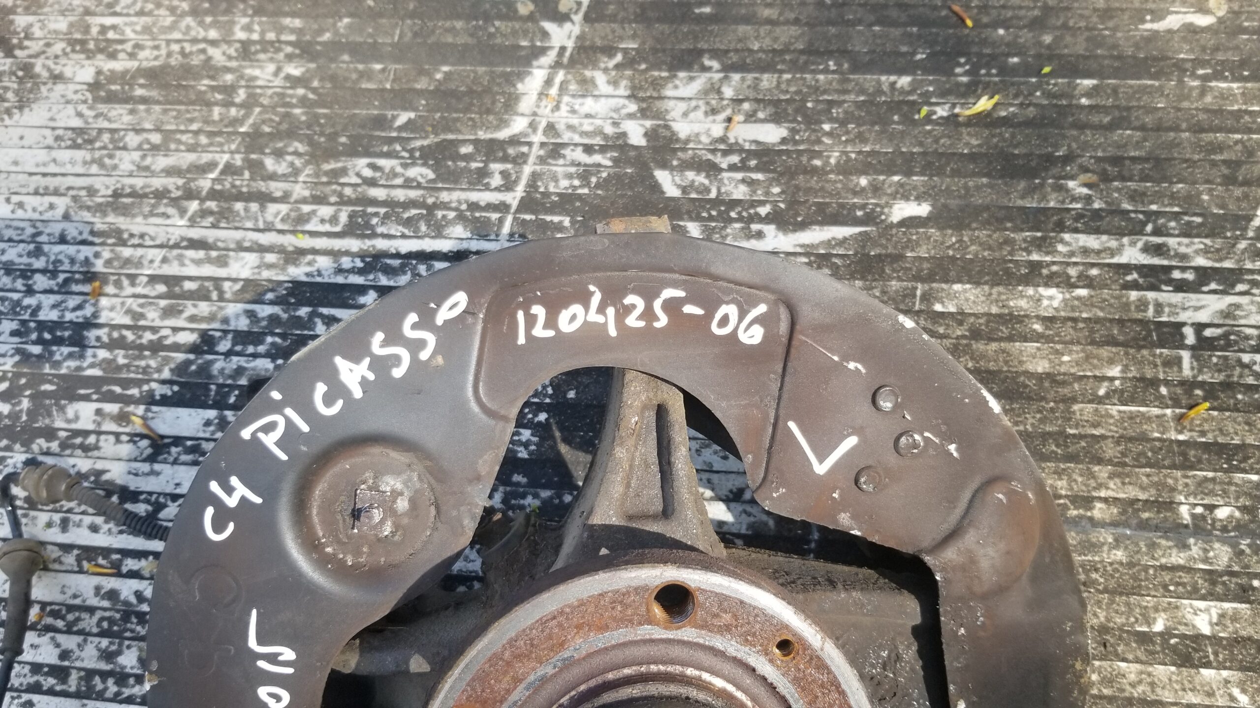 Used Citroën C4 Grand Picasso MK2 front left wheel hub 9806779580