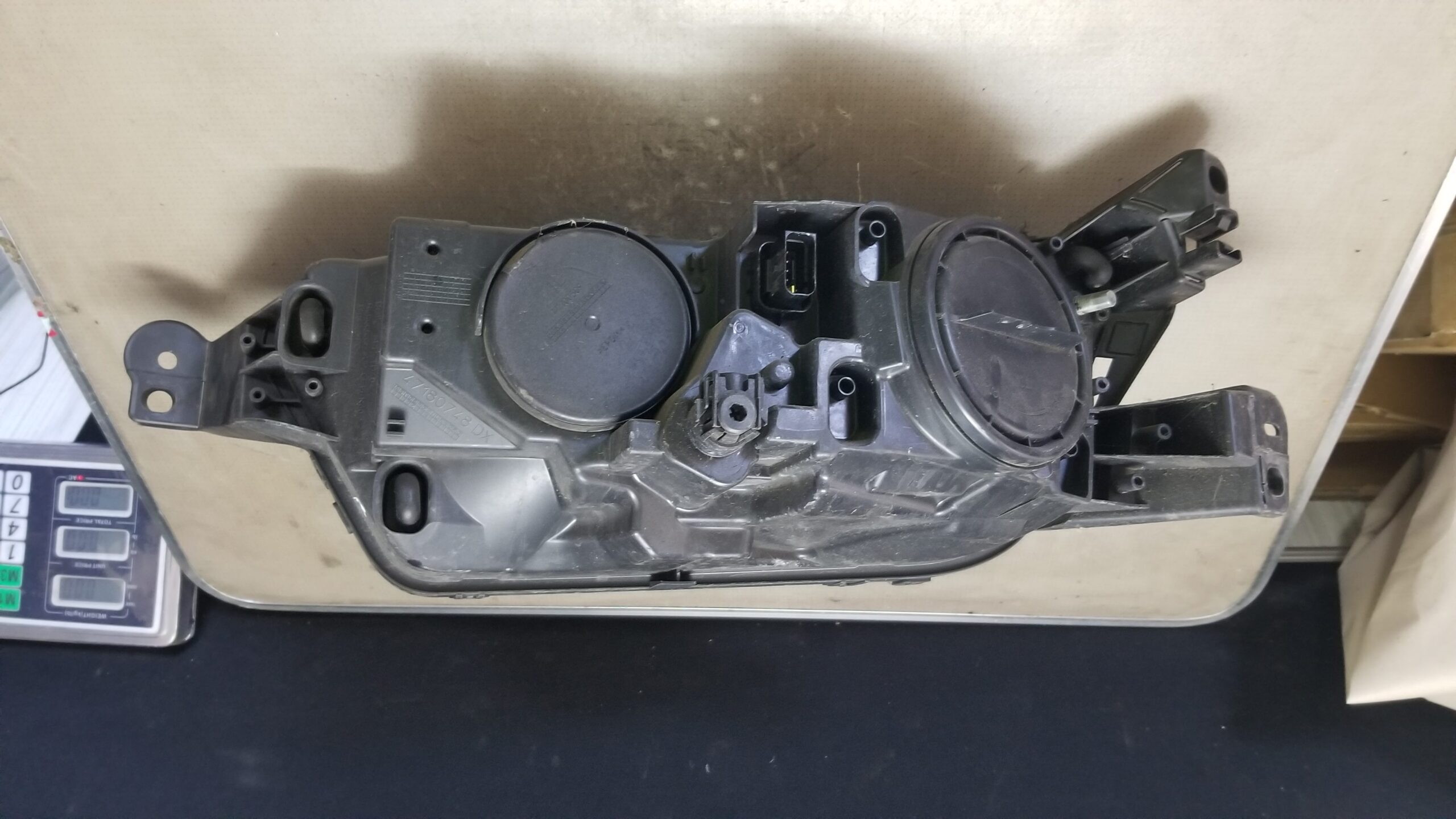 OEM-quality Citroën C4 Picasso MK2 headlight replacement