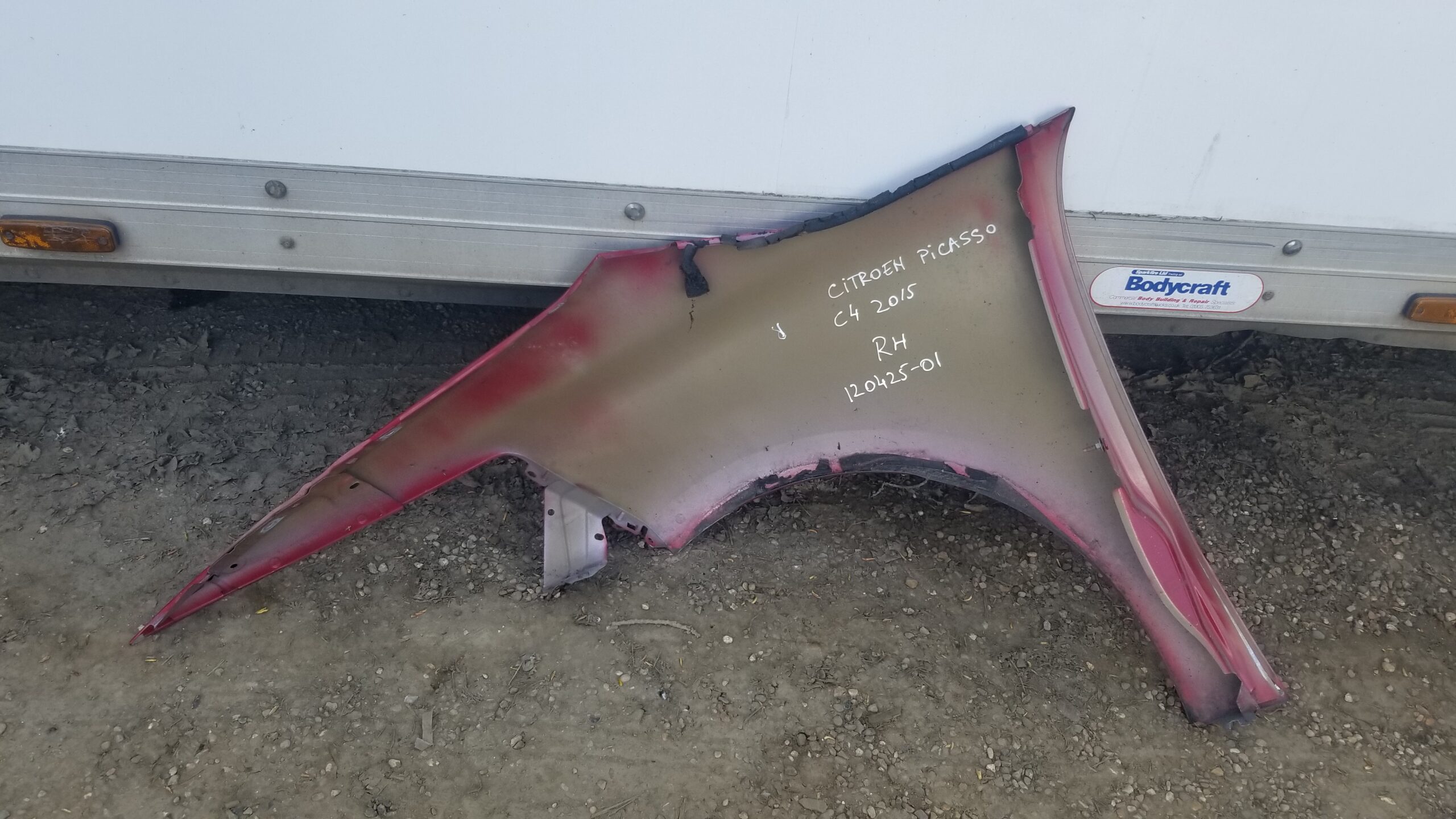 Rear view of red RH front wing for Citroën C4 Grand Picasso Mk2 2012 2018