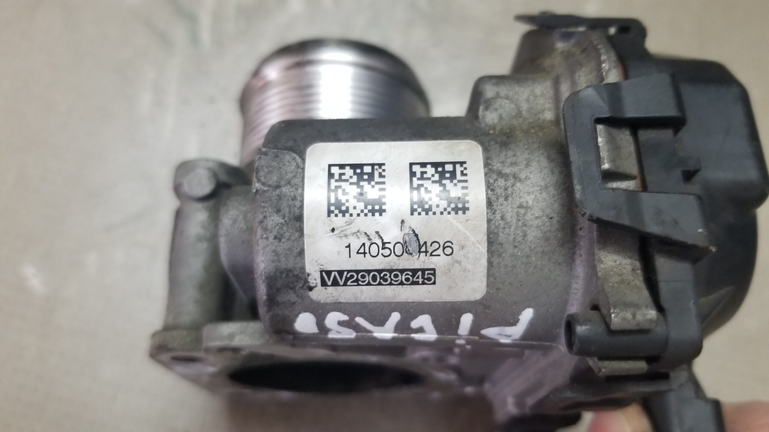 Side angle of used 1.6 BlueHDi diesel throttle body for Citroën C4 Grand Picasso