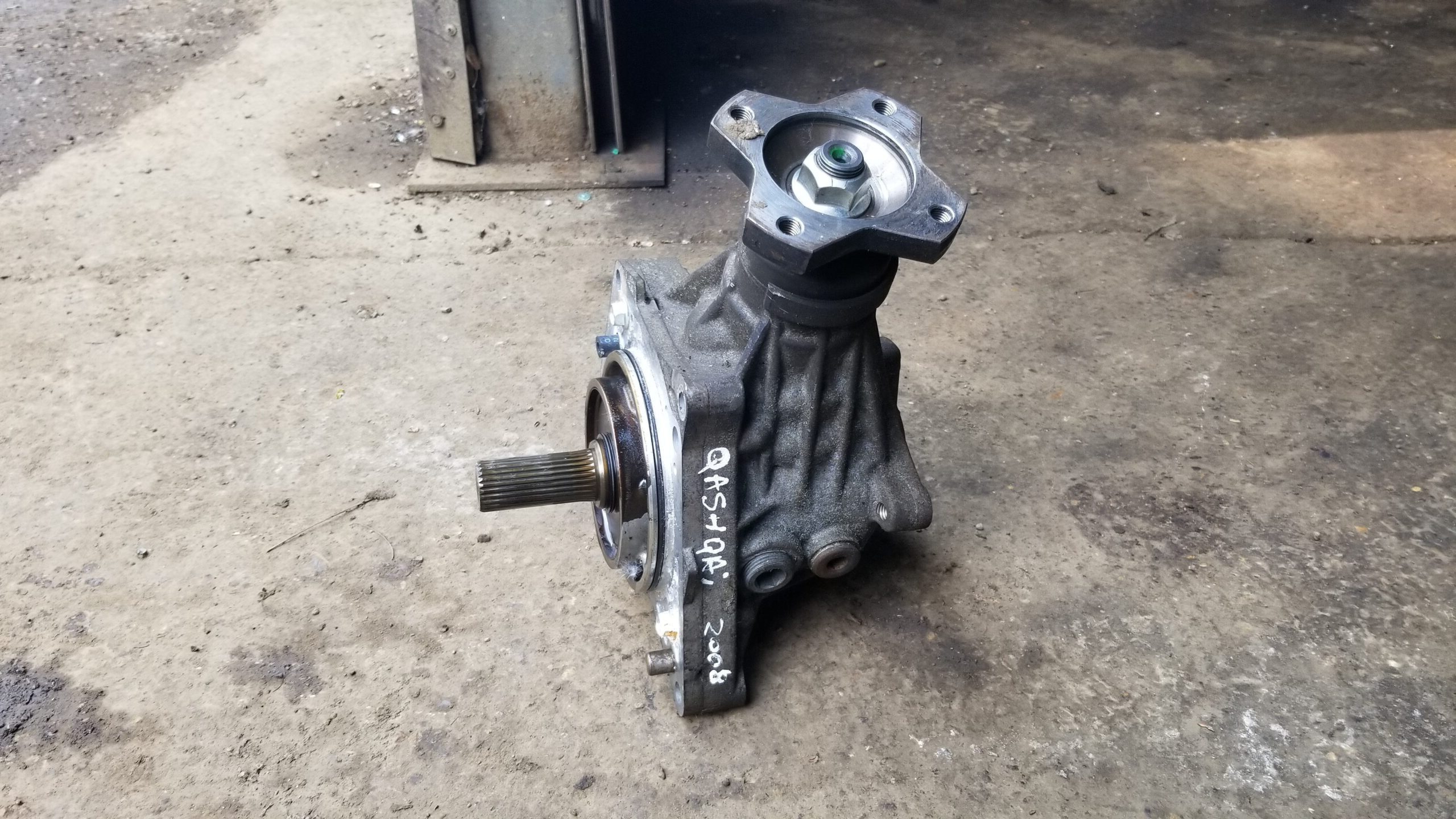 Side view of Nissan Qashqai 4WD Transfer Box