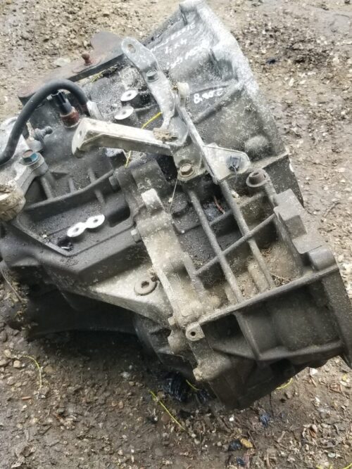 Side angle of Nissan Qashqai J10 gearbox