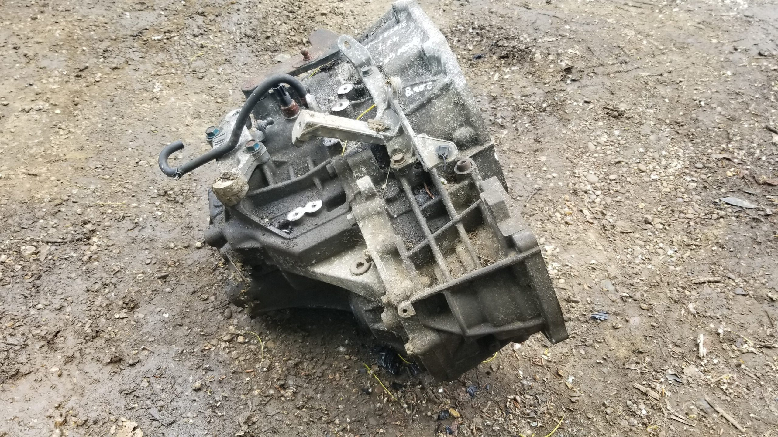 Side angle of Nissan Qashqai J10 gearbox