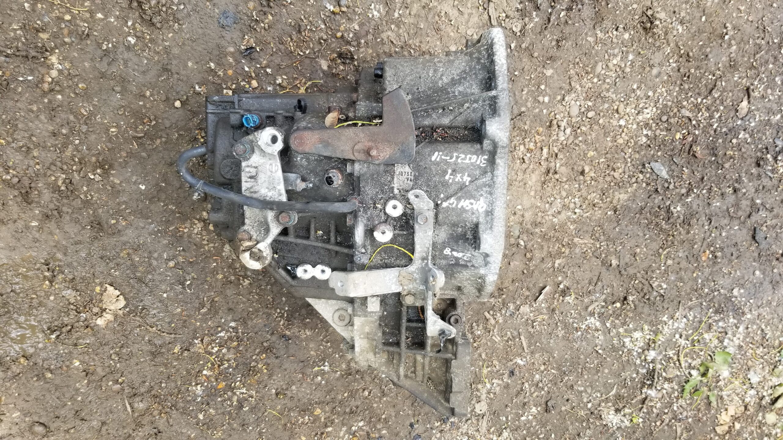 Top View of Nissan Qashqai J10 6-speed gearbox