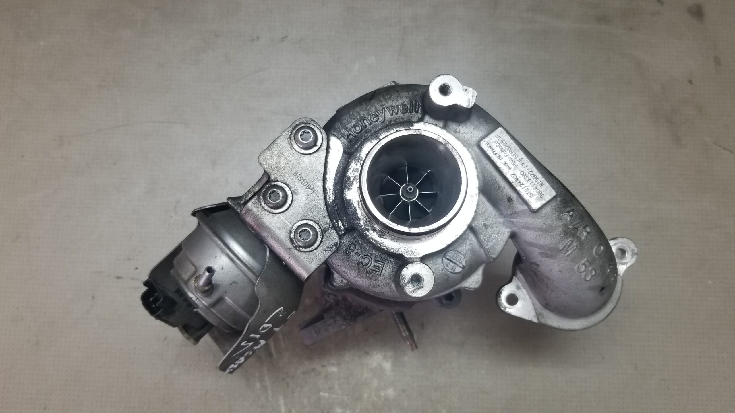 Top View of Citroën C4 Grand Picasso 1.6 HDi Turbocharger 9804119380