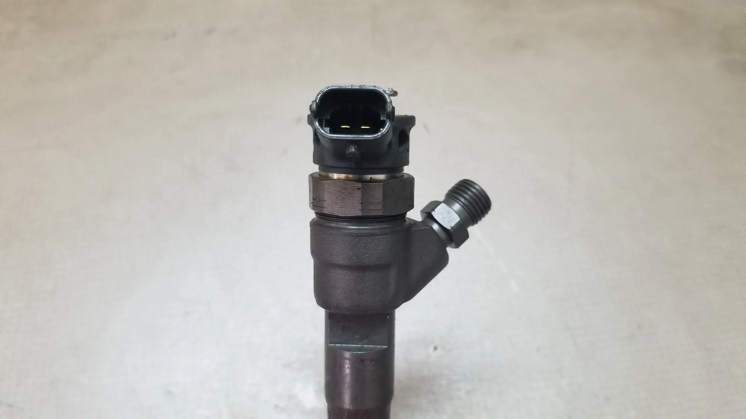 Connector end Bosch fuel injector 0445110569 Renault Vivaro