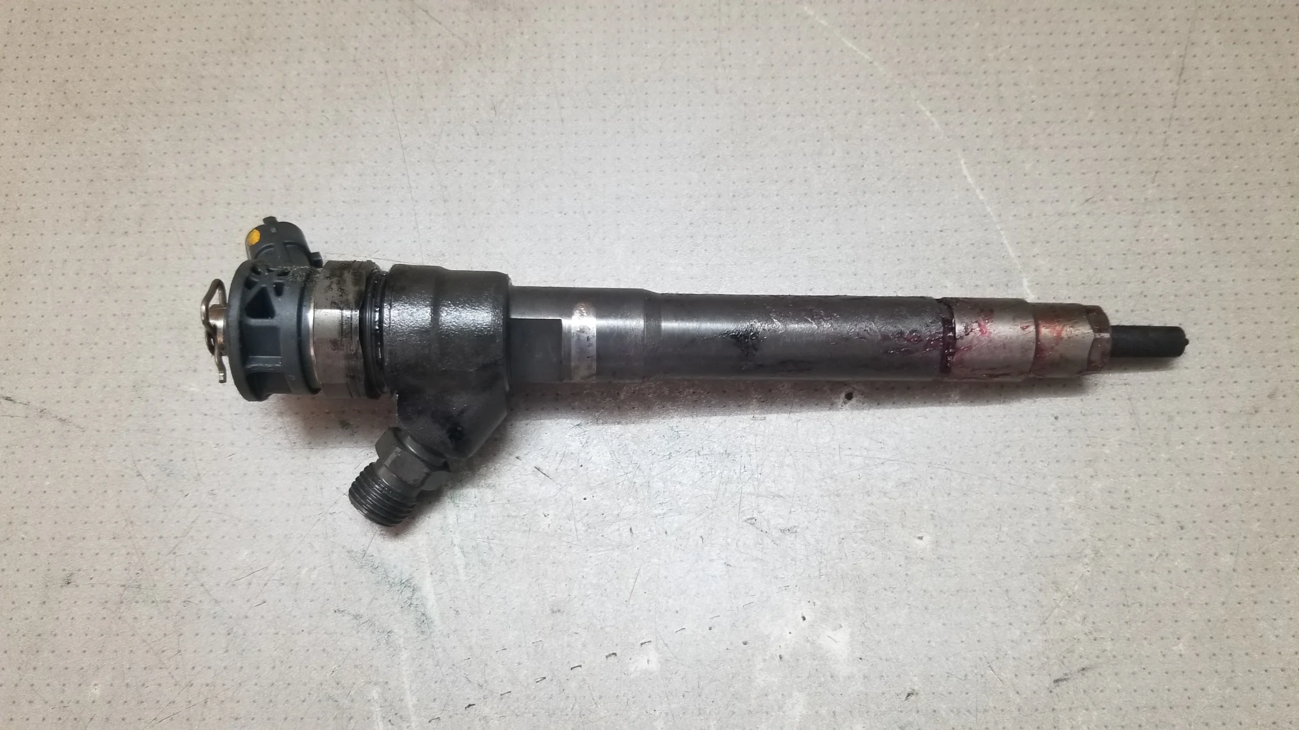 Tip and nozzle detail injector 0445110569 Bosch