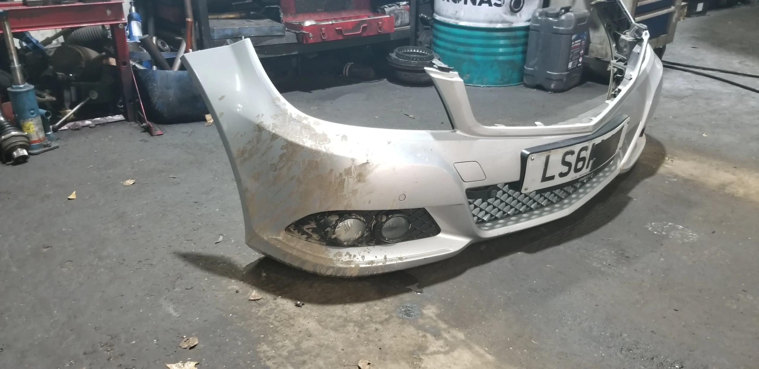 Mercedes C200 2011 Cavansite Silver bumper collection only