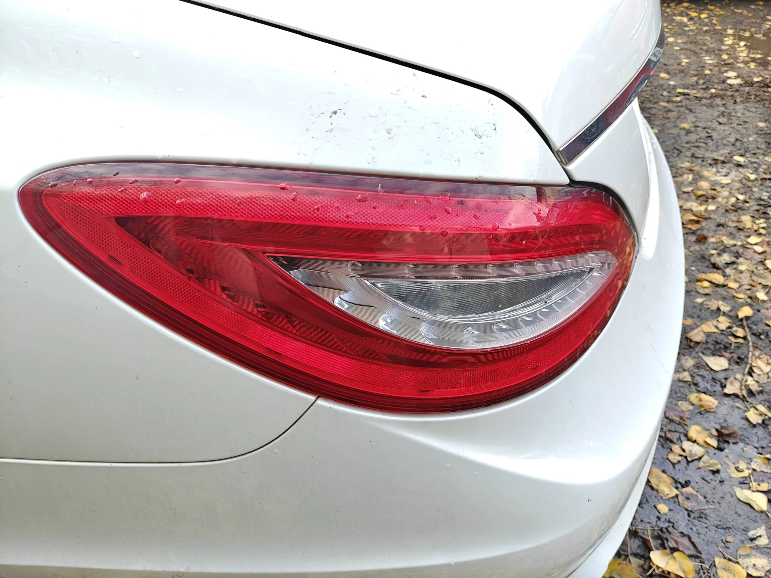 Genuine Mercedes-Benz CLS250 CDI 2013 tail lamp OEM