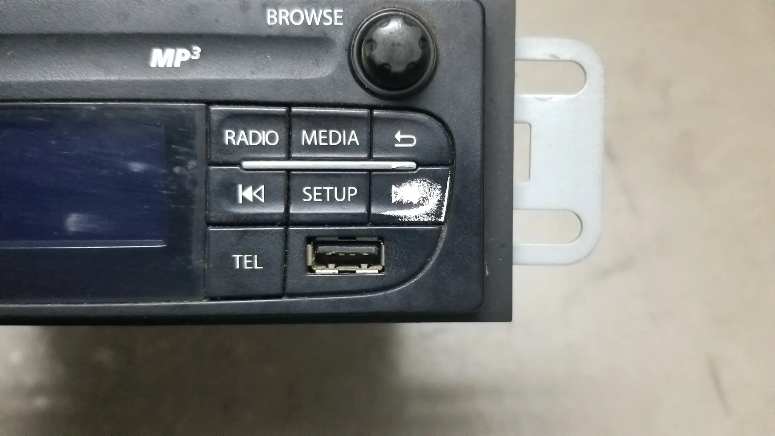 Button detailes of Renault Trafic 2015–2019 stereo radio CD player
