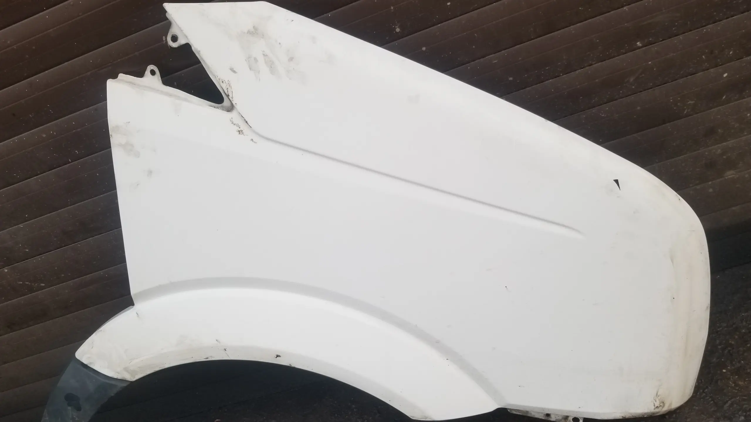 VW Crafter Mk3 2017 front right wing — edge and corner view