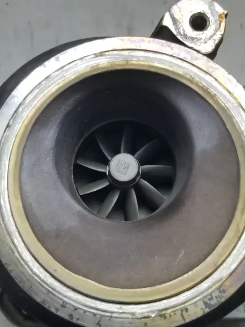 Volvo OEM turbo 180kW engine component