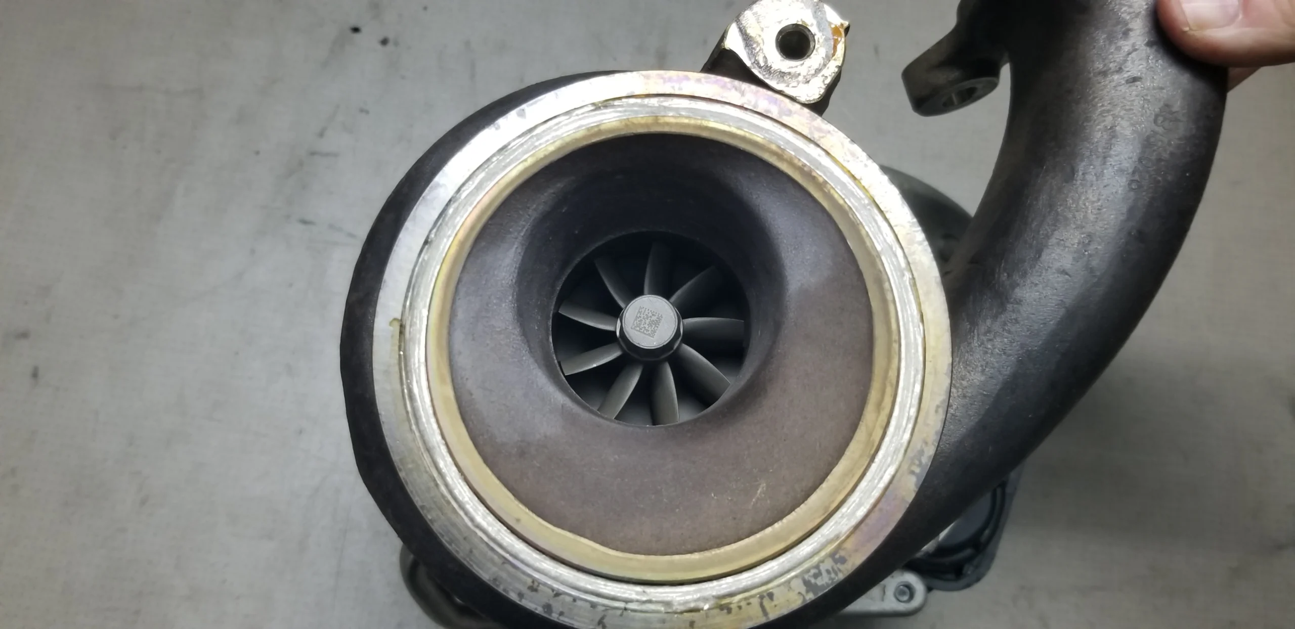 Volvo OEM turbo 180kW engine component