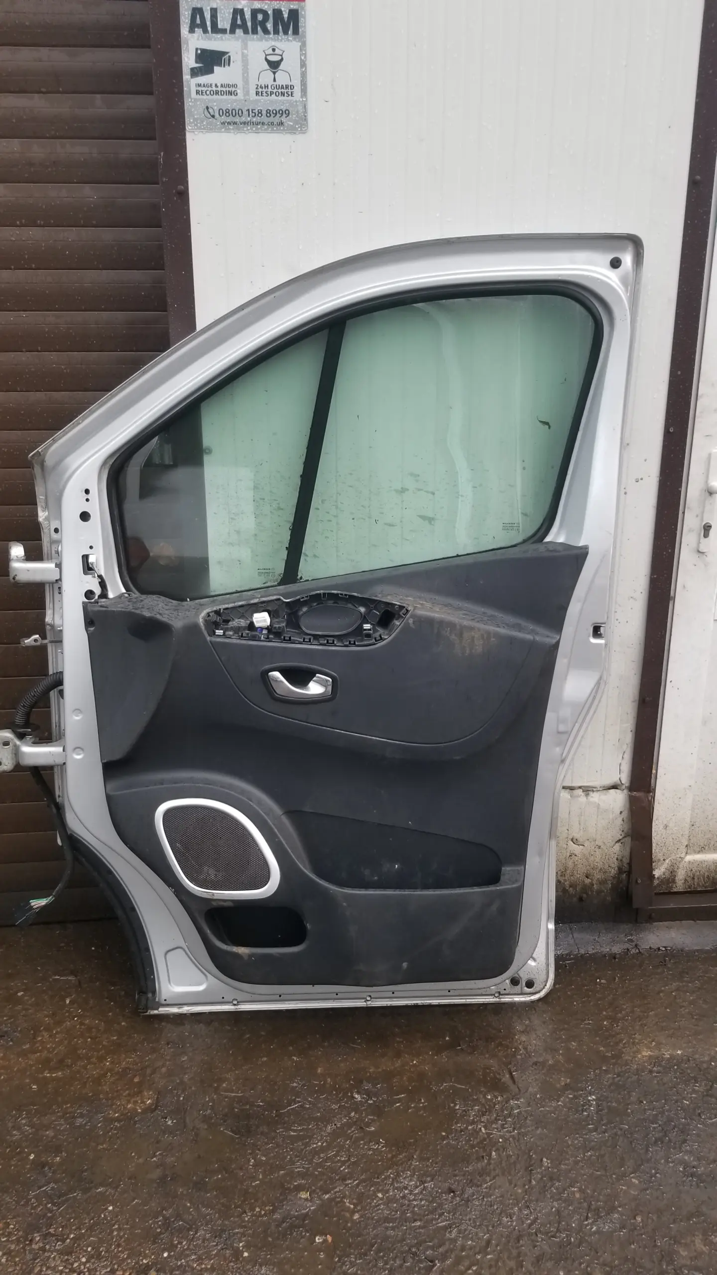 Trafic Vivaro 2014–2019 driver door interior frame and hinge