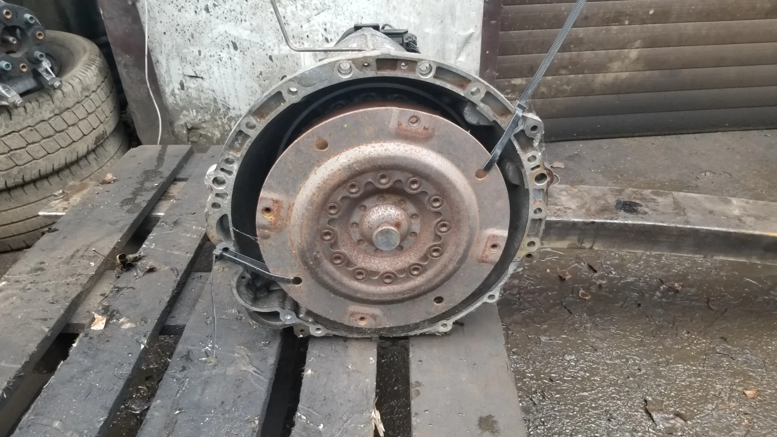 Front view of Jaguar XF X250 automatic gearbox showing mounting points