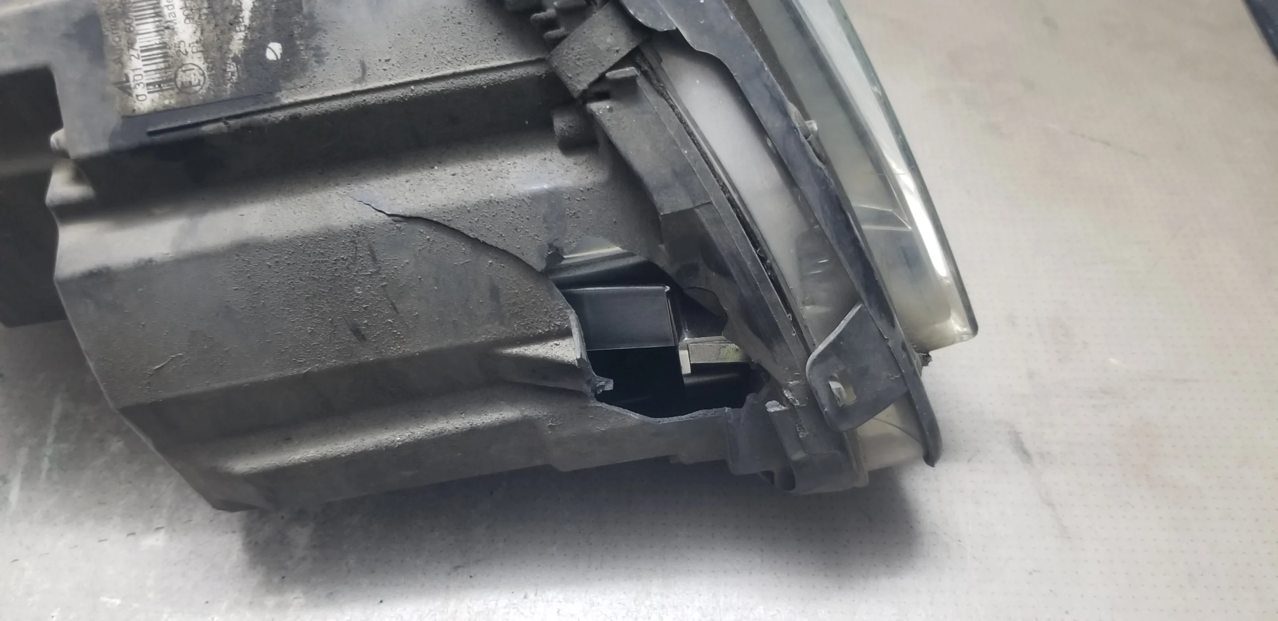 Used Mercedes C-Class 2011 Left Headlight for Parts