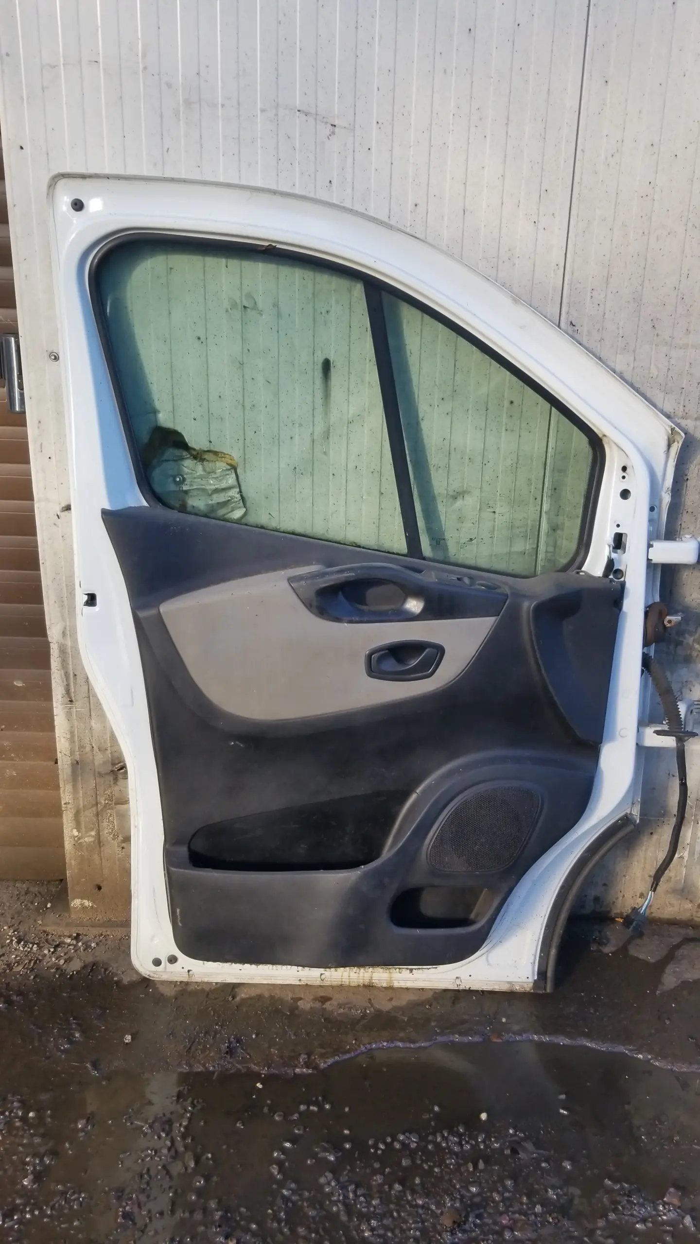 OEM left front door for Renault Trafic 2014–2018